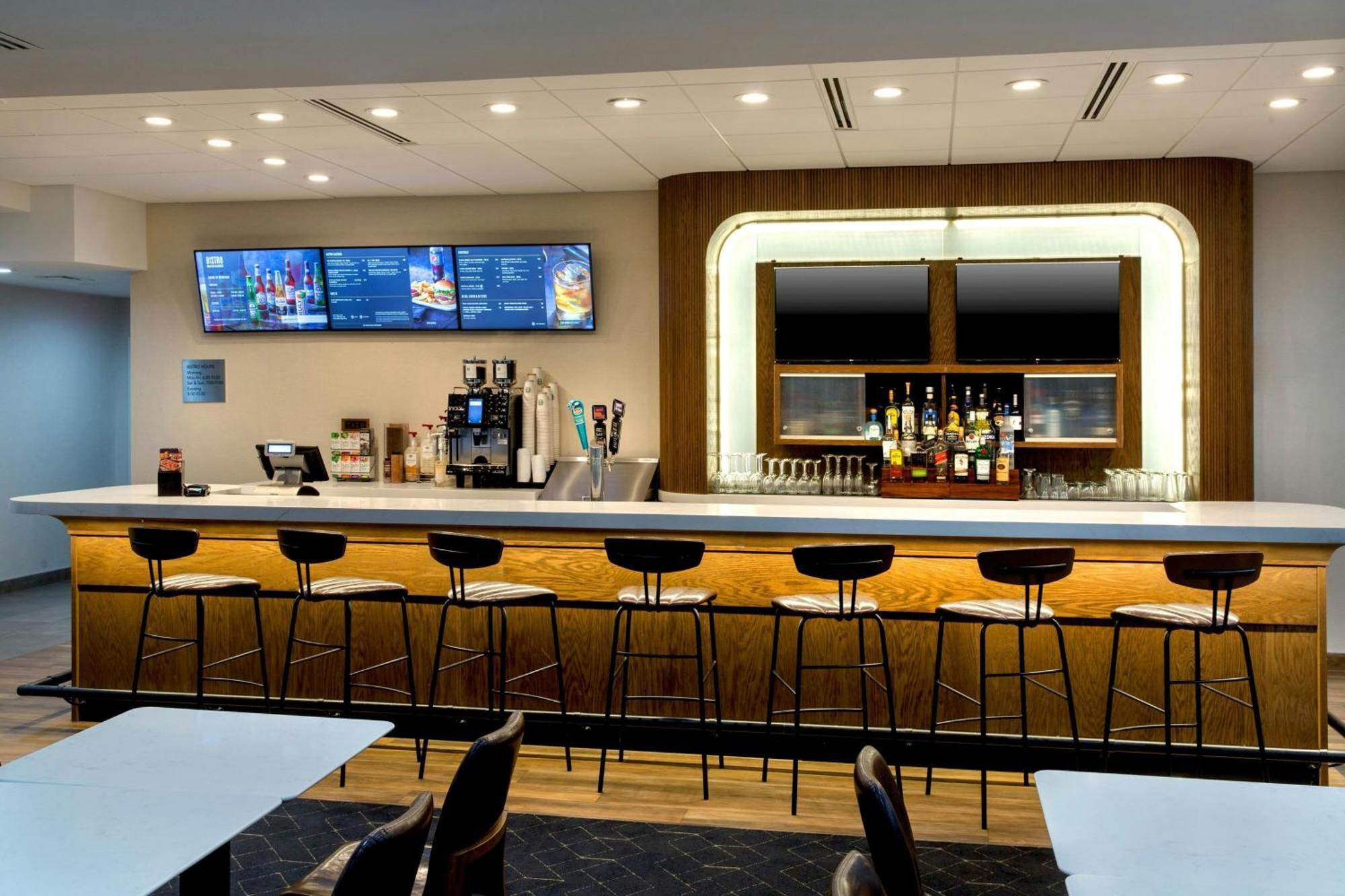 Courtyard By Marriott New Haven Orange Hotel Buitenkant foto