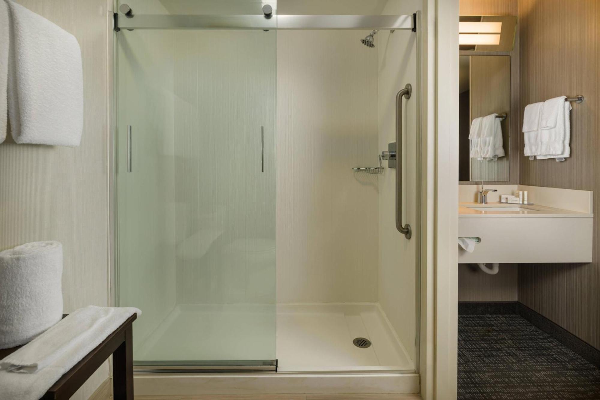 Courtyard By Marriott New Haven Orange Hotel Buitenkant foto