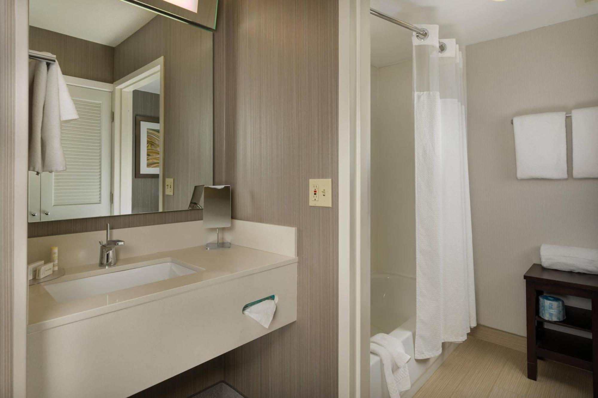 Courtyard By Marriott New Haven Orange Hotel Buitenkant foto